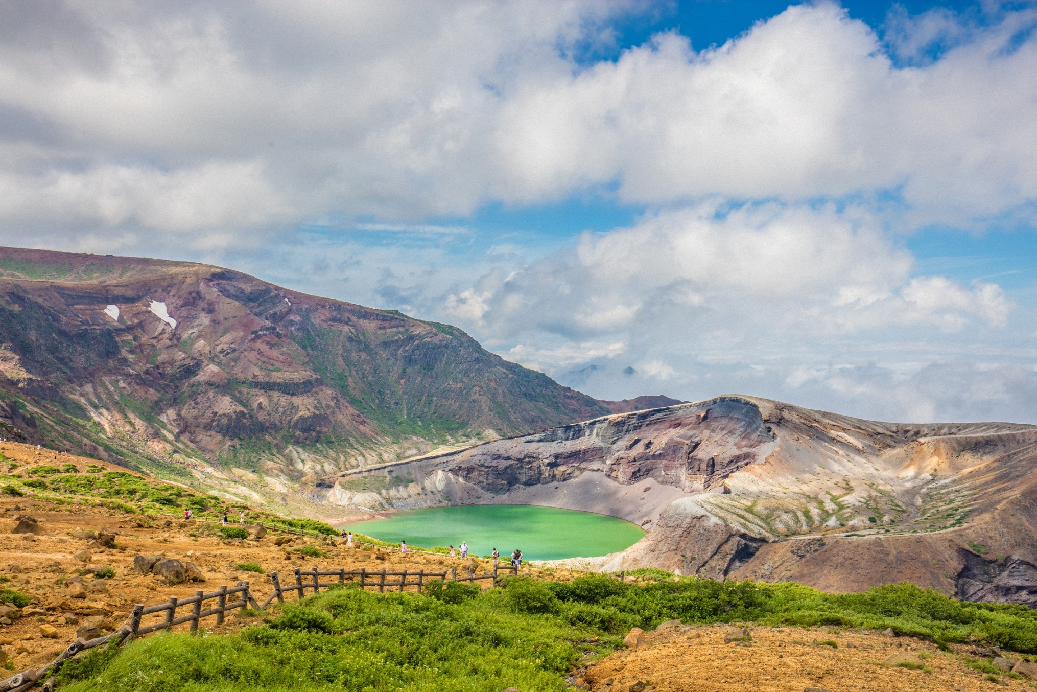 【Okama】The most beautiful scenery in Zao Town! -A mythical crater lake shining in emerald green